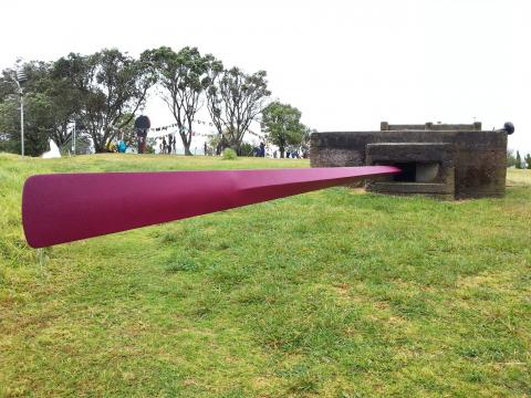 Aaron McConchie, Sequential Awakwardity 2012, NZ Sculpture OnShore 2012; photo by Rob Garrett