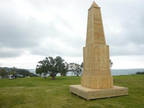 Bernie Harfleet, NZ Sculpture OnShore exhibition 2010, photo by Rob Garrett