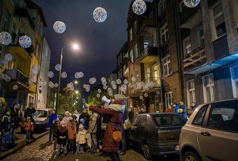 Children's tour with Aleksandra Tatarczuk; Narracje 2013; photo by Bogna Kociumbas