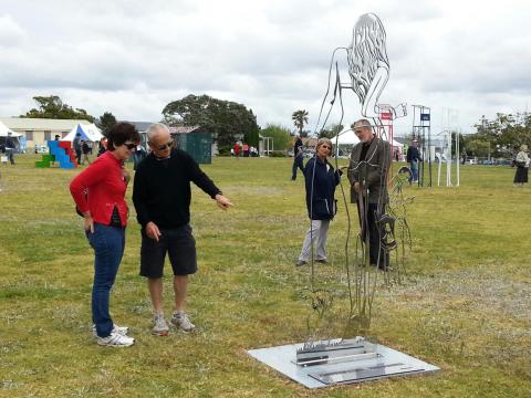 Contemplating Anah Dunsheath's Communication Breakdown at NZ Sculpture OnShore