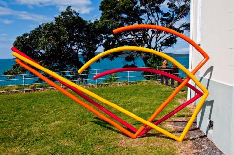 Gary Smith, Bounce 2012, NZ Sculpture OnShore exhibition 2012; photo courtesy of NZSOS