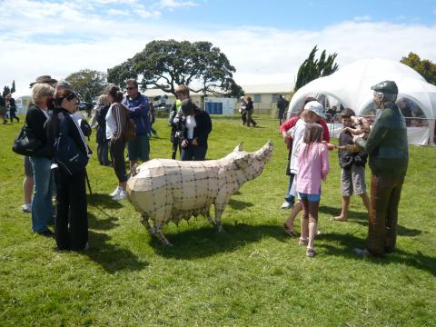 Hannah Kidd, NZ Sculpture OnShore exhibition 2008, photo by Rob Garrett