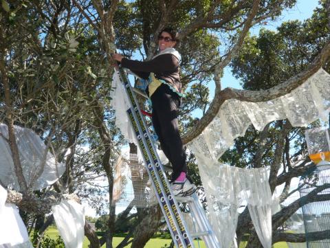 Heidi Threlfo, NZ Sculpture OnShore exhibition 2010, photo by Rob Garrett