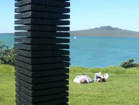 Humphrey Ikin, NZ Sculpture OnShore exhibition 2010, photo by Rob Garrett