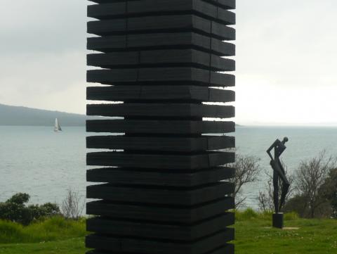 Humphrey Ikin, NZ Sculpture OnShore exhibition 2010, photo by Rob Garrett