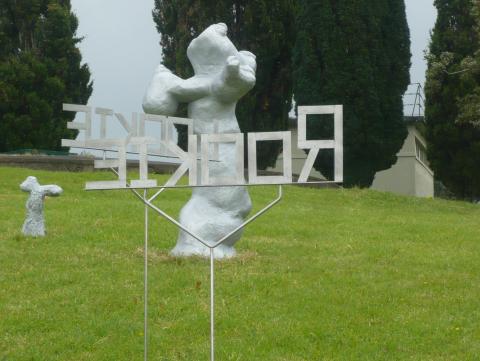 Iain Cheesman, NZ Sculpture OnShore exhibition 2010, photo by Rob Garrett