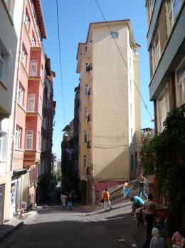 Back streets, Tünel, Istanbul, photo by Rob Garrett