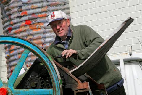 Jeff Thomson, NZ Sculpture OnShore exhibition 2008, photo courtesy of the artist