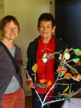 Juliette Laird with Marysia Jaskiewicz (one of the 733 refugee children) who knitted 80 leaves; photo by Juliette Laird