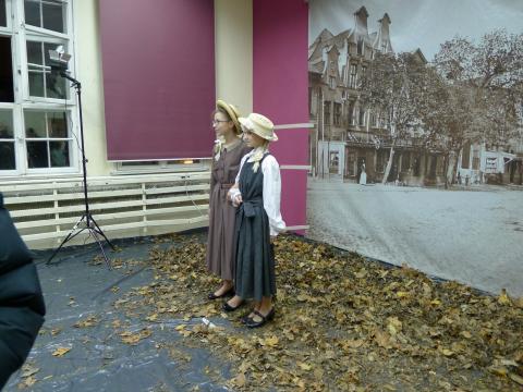 Kamila Kmiecik & Ewa Puczylowska, Meeting a family photograph 2013, Local Initiative project, Gdansk; photo by Juliette Laird