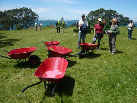 Leon van den Eijkel, NZ Sculpture OnShore exhibition 2008, photo by Rob Garrett