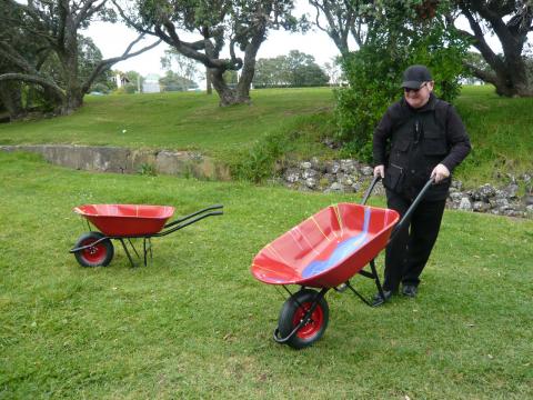 Leon van den Eijkel, NZ Sculpture OnShore exhibition 2008, photo by Rob Garrett