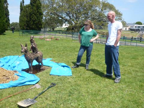 Lucy Bucknall (with David Scholefield, installation manager), NZ Sculpture OnShore exhibition 2008, photo by Rob Garrett