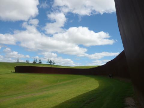 Richard Serra, Te Tuhirangi Contour 1999-2001, Gibbs Farm, photo by Rob Garrett