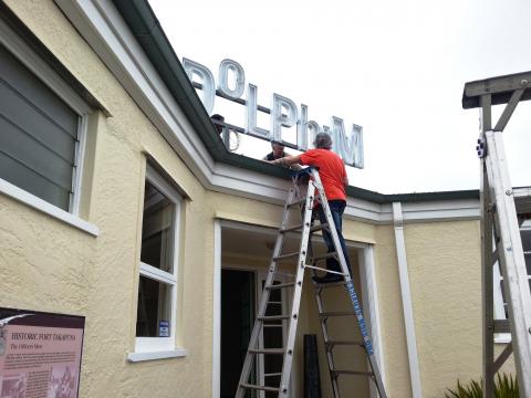 Paul Hartigan installing his work, NZ Sculpture OnShore 2012; photo by Rob Garrett