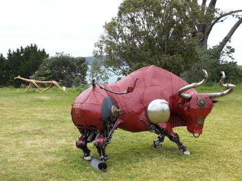 Phil Bonham's Twig (left) and Marti Wong's Swirling Red Bull (right) at NZ Sculpture OnShore