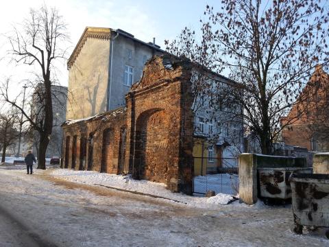 Remnant of Baroque palace garden wall, photo by Rob Garrett 