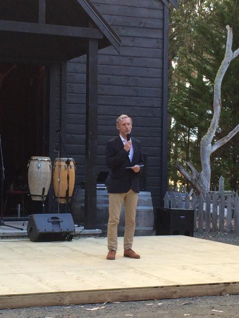 Rob Garrett speaking at the unveiling of Marijke de Goey, Tango Dancers 2014; photo by Gill Gatfield