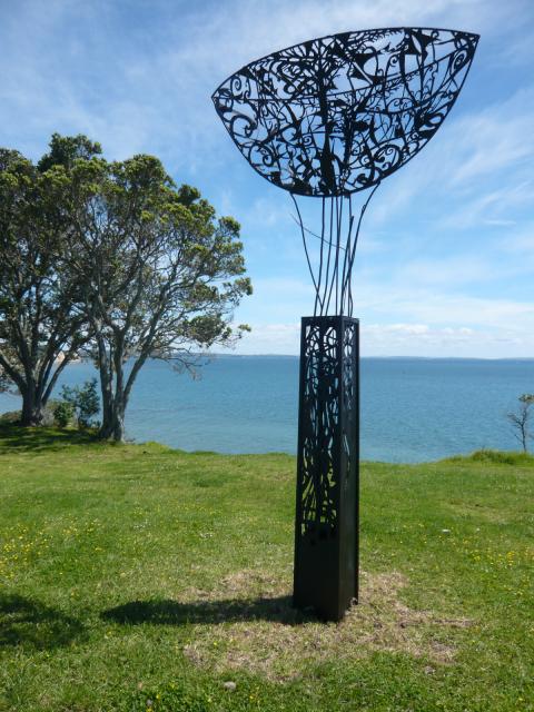 Roger Thompson, NZ Sculpture OnShore exhibition 2008, photo by Rob Garrett