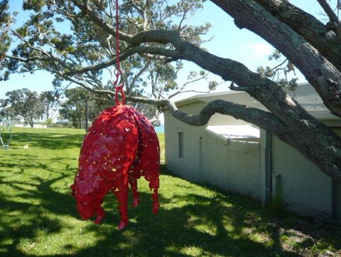 Sean Crawford, NZ Sculpture OnShore exhibition 2010, photo by Rob Garrett