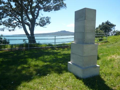 Thomas Finn Stewart, NZ Sculpture OnShore exhibition 2010, photo by Rob Garrett